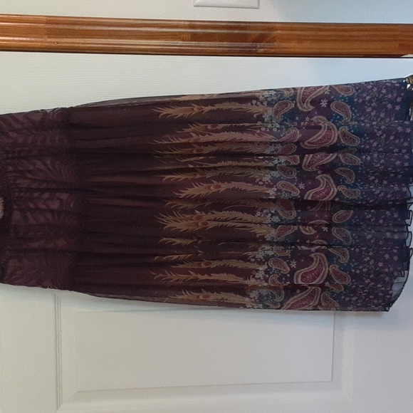 GUC- Plum Lace Skirt - Picture 2 of 6